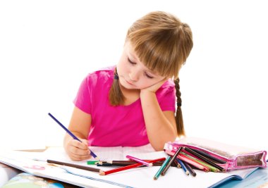 güzel küçük kız masa başında yazma