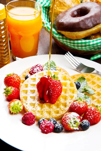 Homemade waffles with fruit — Stock Photo, Image