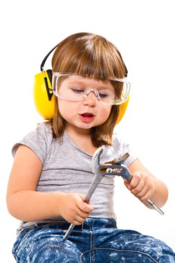 çalışma aracı ile kız bebek