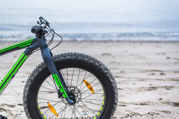 Gros vélo sur la plage — Photo