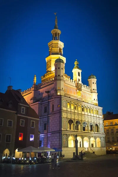 Stará radnice v Poznani - fotografie pořízené v noci — Stock fotografie