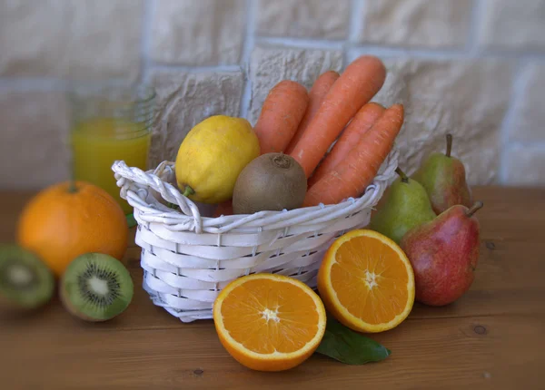 Fresh fruit on the table — Stock Photo, Image