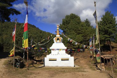 Eski küçük stupa Nepal