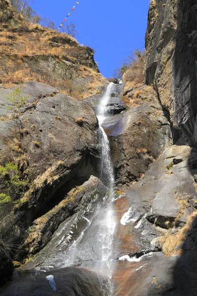 Vattenfall i dalen av Bhutan — Stockfoto