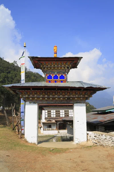 Gamla kloster nära Mongar — Stockfoto
