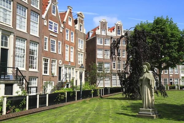 Begijnhof in Amsterdam, Nederland — Stockfoto