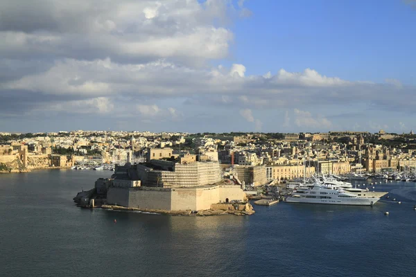 Подання Grand harbor і форту Сент-Анджело — стокове фото