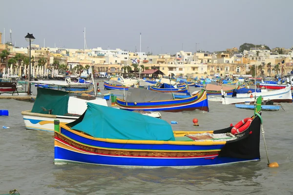 Rybářské lodě v přístavu Marsaxlokk, Malta — Stock fotografie