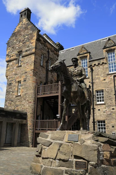 Estátua do marechal Douglas Haig no Castelo de Edimburgo em Edin — Fotografia de Stock