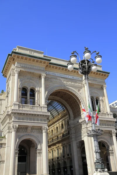 Galeria de arte de compras em Milão. Galleria Vittorio Emanuele II — Fotografia de Stock
