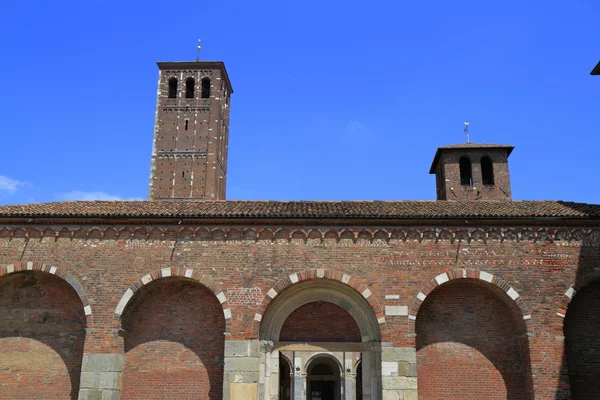 Basilika des Heiligen Ambrosius (sant 'ambrogio) in Mailand — Stockfoto