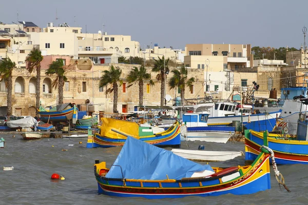 Rybářské lodě v přístavu Marsaxlokk, Malta — Stock fotografie