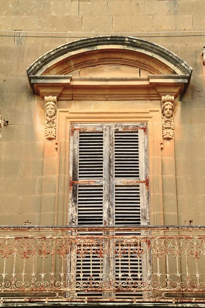Stary balkon w Valletta, Malta — Zdjęcie stockowe