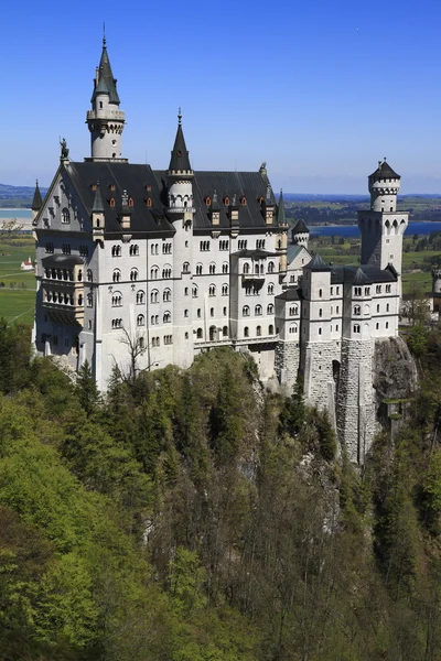 Castillo de Neuschwanstein en los Alpes bávaros — Foto de Stock