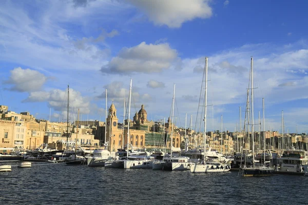 Utsikt över Grand harbor och Fort Saint Angelo — Stockfoto