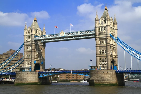 Puente de la Torre sobre el río Támesis en Londres — Foto de Stock