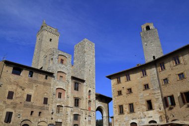 Orta Çağ 'ın ünlü San Gimignano Tepesi' nin panoramik manzarası. Orta çağ kuleleri, Toskana, İtalya