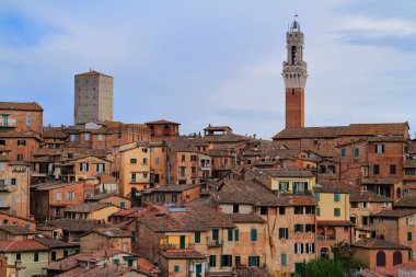 İtalya 'nın Tuscany bölgesinin Siena Eyaleti' ndeki Pisa kentinin tarihi ortaçağ merkezi.