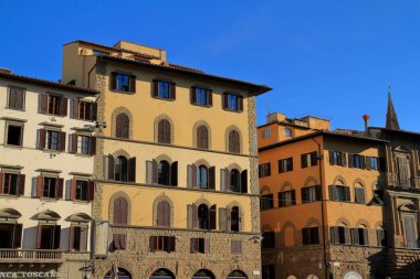 Ortaçağ kemerli nehir köprüsü, Arno perçini üzerinde Ponte Vecchio, Floransa, İtalya