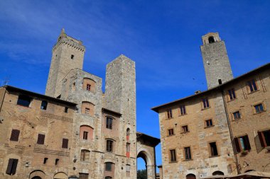 Orta Çağ 'ın ünlü San Gimignano Tepesi' nin panoramik manzarası. Orta çağ kuleleri, Toskana, İtalya