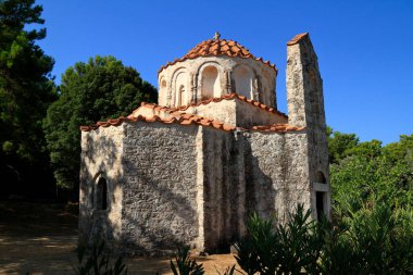 Yunanistan 'ın Rodos kentinde terk edilen Agios Nikolaos Fountoukli Kilisesi ortaçağ mimarisi sergiledi