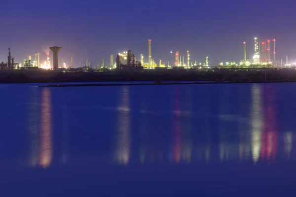 石油化工厂在夜间 — 图库照片