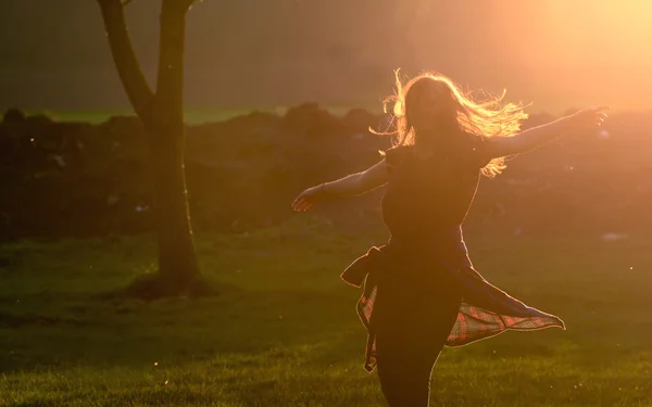 Teen girl jump against beautiful sunset — Stock Photo, Image