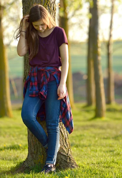 Retrato de una bonita adolescente — Foto de Stock