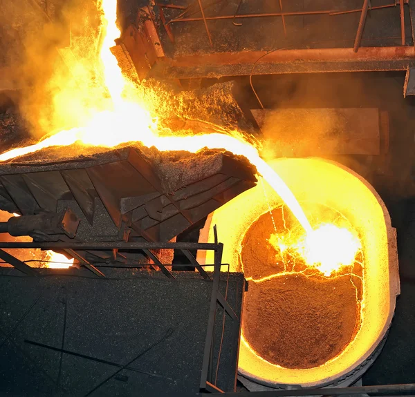 Heiße Stahlgießung — Stockfoto