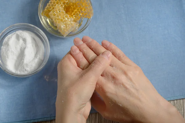 Limpieza de la piel con bicarbonato de sodio —  Fotos de Stock