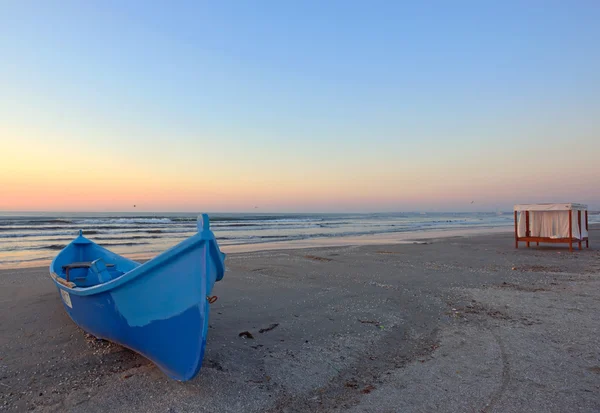 Sunrise on beach — Stock Photo, Image