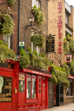 Dublin, İrlanda - 27 Temmuz 2020: Tapınak Bar Bölgesi Cephesi
