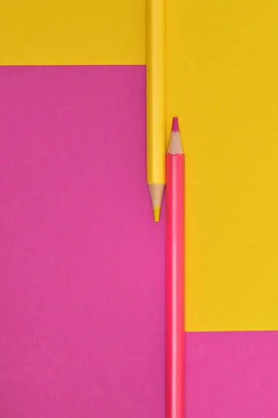 Abstract Yellow Pink Crayons Same Paper Background — ストック写真