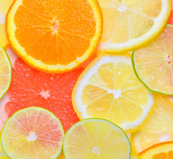 新鮮な柑橘系の果物のスライス — ストック写真