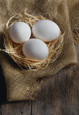 Taze çiftlik yumurtaları