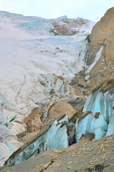 Glaciar de las montañas de las Islas Eyjafjallajokull en primavera — Foto de Stock