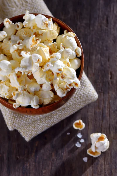 Popcorn in einer Schüssel — Stockfoto