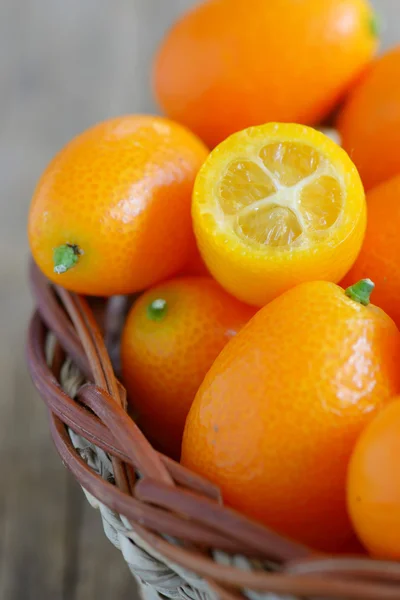 Una rebanada de kumquat —  Fotos de Stock