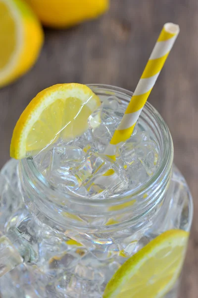 Acqua con limone — Foto Stock