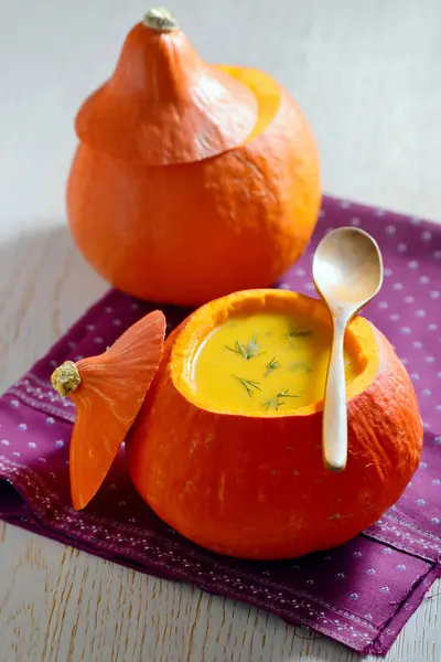 Sopa casera con crema —  Fotos de Stock