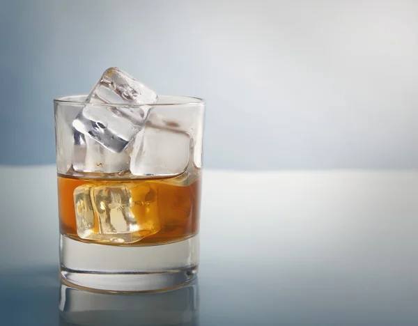 Whisky glass with ice cubes studio shot — Stock Photo, Image