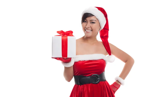 Santa καπέλο Χριστούγεννα γυναίκα που κρατά δώρα Χριστουγέννων, χαμογελά ευτυχισμένος — Φωτογραφία Αρχείου