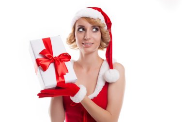 Güzel seksi kız Noel Baba hediye üzerinde beyaz bir adam tutar.