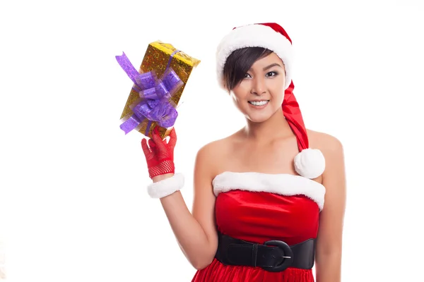 Santa Sombrero Mujer de Navidad sosteniendo regalos de Navidad sonriendo feliz — Foto de Stock