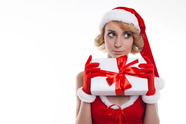 美丽金发碧眼的年轻女子，穿着圣诞老人服装控股 — 图库照片