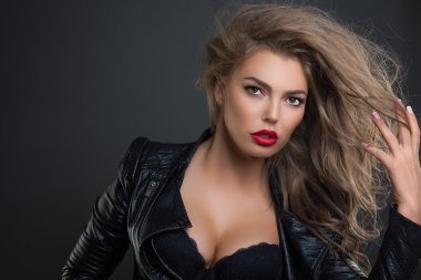 Moda portre genç güzellik seksi kadın stüdyo vurdu