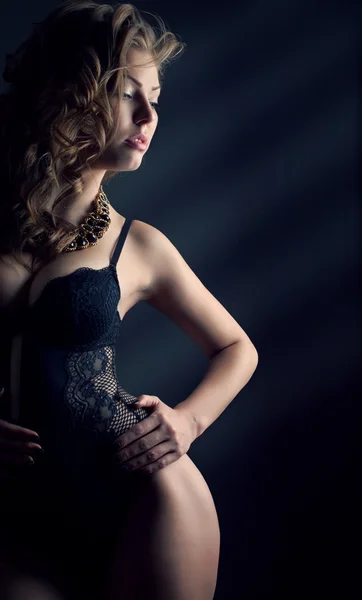 Sexy young woman stay on dark background  fashio studio shot — Stock Photo, Image