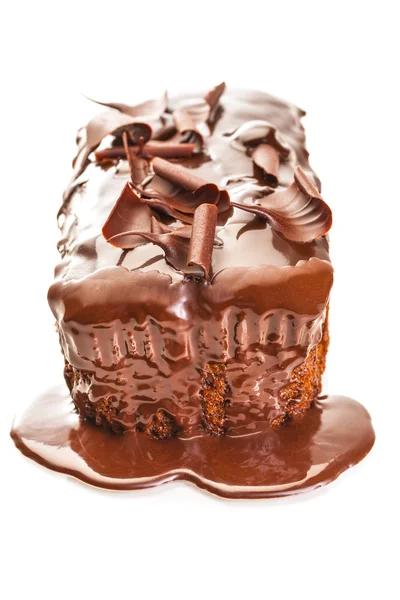 Sabroso pastel de chocolate sobre fondo blanco aislado — Foto de Stock