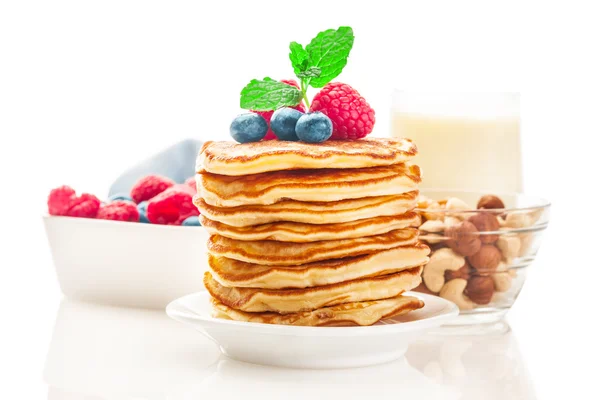 Tasty pancakes with berries — Stock Photo, Image