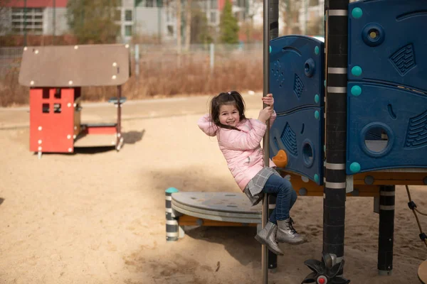 Bambina Sta Giocando Parco Giochi Fotografia Stock